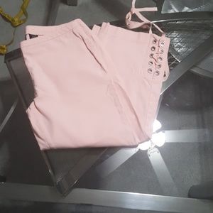 Express stretch. Cotton blend pink capris grommets